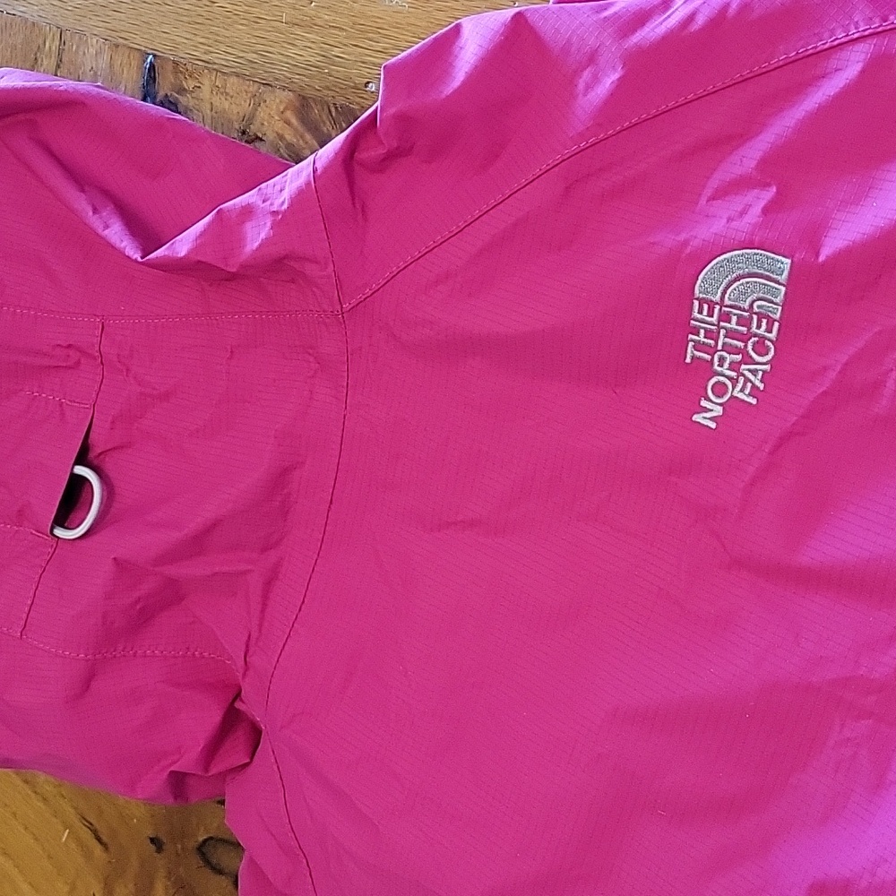The North Face Hyvent 2.5L Fuchsia Raincoat Size Small - Picture 16 of 17
